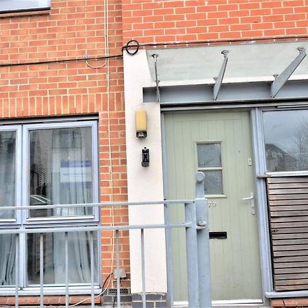 London 4 Bedroom House Экстерьер фото