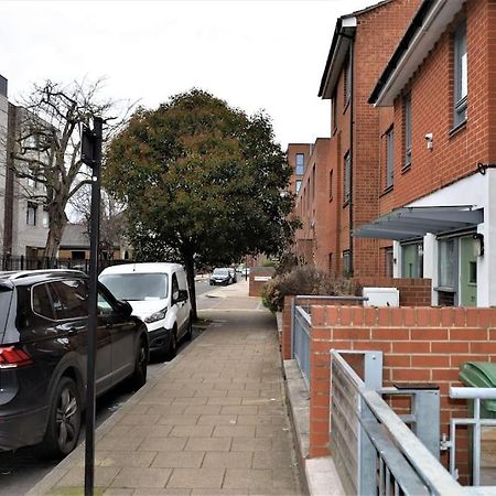 London 4 Bedroom House Экстерьер фото