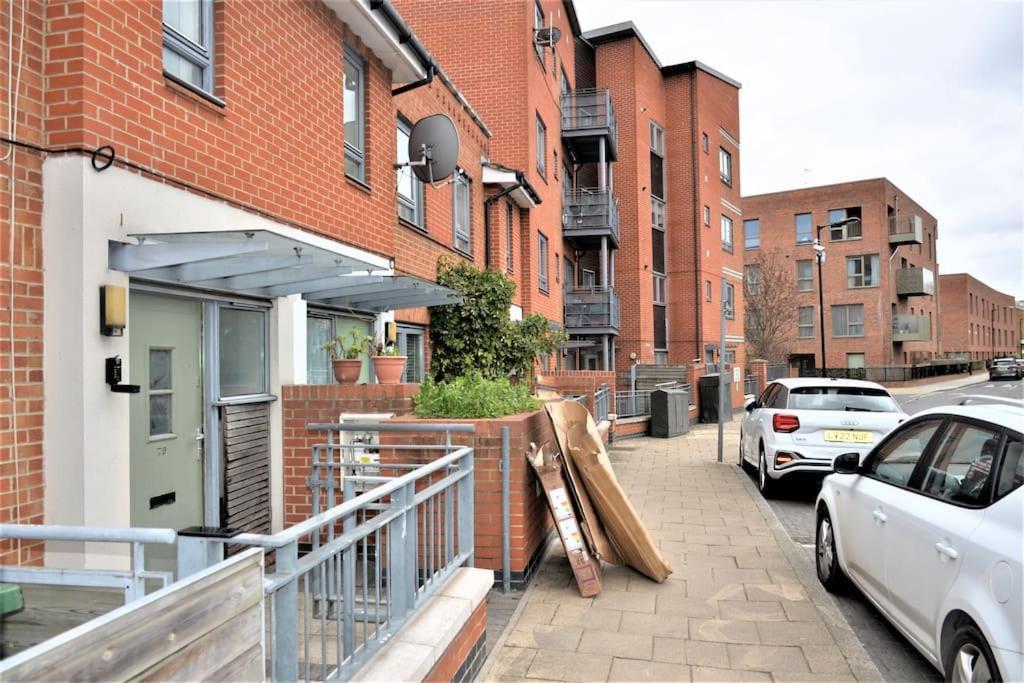 London 4 Bedroom House Экстерьер фото