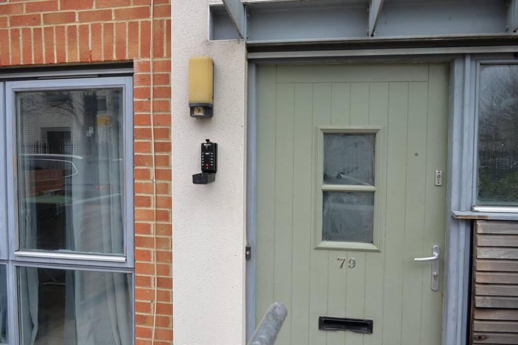 London 4 Bedroom House Экстерьер фото
