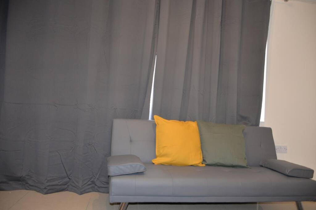 London 4 Bedroom House Экстерьер фото