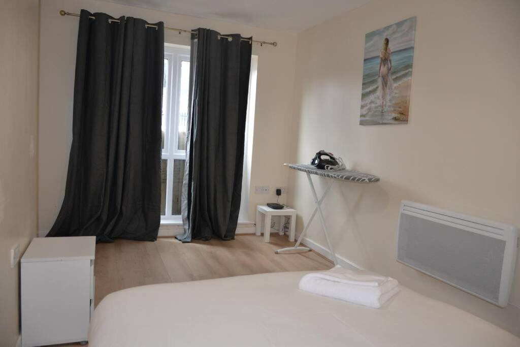 London 4 Bedroom House Экстерьер фото